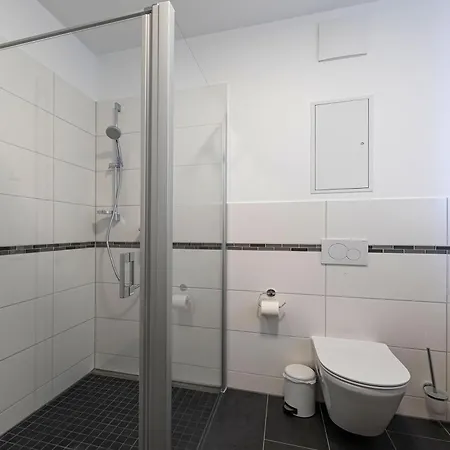 Yoga-oase Am Krakower - Erdgeschoss Mit Terrasse, Kamin & Sauna